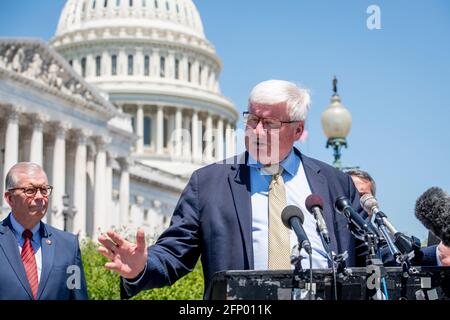 Der US-Repräsentant Glenn Grothman (Republikaner von Wisconsin) schließt sich anderen Abgeordneten des Republikanischen Israel Caucus im Repräsentantenhaus an, um am Mittwoch, den 19. Mai 2021, vor dem US-Kapitol in Washington, DC, eine Pressekonferenz zum Konflikt zwischen Israel und der Hamas zu halten. Kredit: Rod Lamkey/CNP /MediaPunch Stockfoto