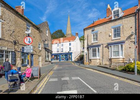 Blick auf Café und Smiddy Hill, Pickering, North Yorkshire, England, Vereinigtes Königreich, Europa Stockfoto