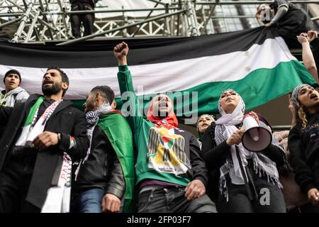 Protestierende, die „Free Palestine“-Solidaritätsprotest riefen, London, 15. Mai 2021 Stockfoto