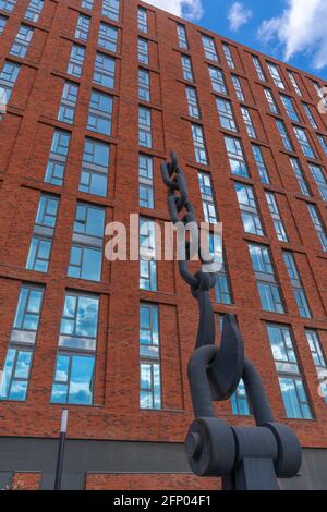 Blick auf die moderne Architektur reflektiert die industrielle Vergangenheit in Salford Quays, Manchester, England, Großbritannien, Europa Stockfoto