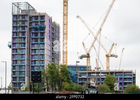 Umstrittener Wohnungsbau in Perry Barr, Birmingham. Ursprünglich als Sportlerdorf für die Commonwealth Games 2022 gedacht, ist das Projekt aufgrund von Covid zurückgefallen und wird nun zu neuen Häusern. Stockfoto