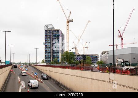 Umstrittener Wohnungsbau in Perry Barr, Birmingham. Ursprünglich als Sportlerdorf für die Commonwealth Games 2022 gedacht, ist das Projekt aufgrund von Covid zurückgefallen und wird nun zu neuen Häusern. Stockfoto