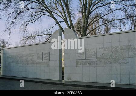 Warschau, Polen - 29. Dezember 2008: Blick auf das Umschlagplatz-Denkmal, Ausgangspunkt für Juden, die nach Treblinka in Warschau, Polen, transportiert wurden Stockfoto