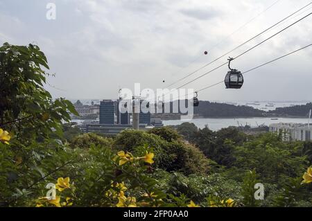 Singapur, Singapur, Asien, Asien; Sentosa-Seilbahn; Seilbahn nach Sentosa Island; Telefonico a la isla Sentosa; Kolej linowa; 前往聖淘沙島的纜車 Stockfoto