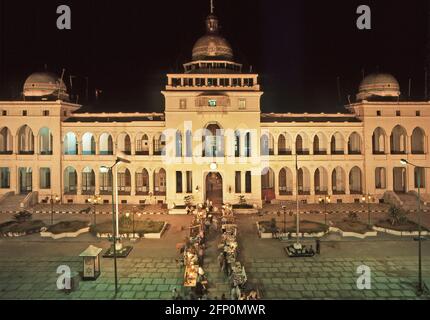 Historisches Archiv Ansicht der Suez Canal Authority (SCA) lokalen Waterfront Verwaltungsbüro Gebäude gebaut in1893 Flutlichter in 1993 Port Said Ägypten Stockfoto