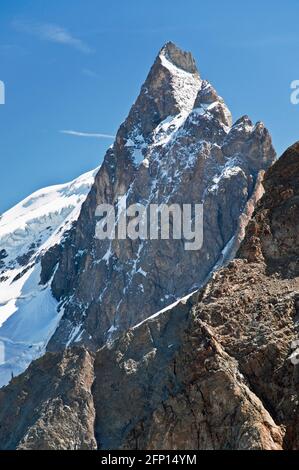 Nahaufnahme des Gipfels von La Meije (3984 m) im Nationalpark Ecrins, Hautes-Alpes (05), Region Provence-Alpes-Cote d’Azur, Frankreich. Stockfoto