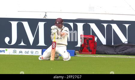 20. Mai 2021. London, Großbritannien. Surreys Rory Burns kommt nach dem Mittagessen heraus, als Surrey Middlesex in der County Championship beim Kia Oval, Tag eins, antritt. David Rowe/Alamy Live News. Stockfoto
