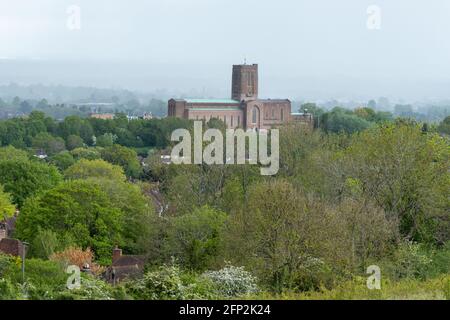 Blick vom Mount über die Stadt Guildford und die Kathedrale, Surrey, England, Großbritannien, im Mai Stockfoto