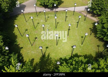 Installation 'Zeitfeld' des Künstlers Klaus Rinke am Eingang zum Volksgarten im Süden Düsseldorfs. Stockfoto