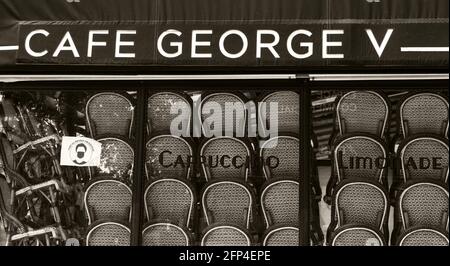 Paris, Frankreich. Das Café George V auf der Avenue des Champs-Elysees ist wegen der Pandemie Covid-19 geschlossen. Die Wiedereröffnung der Café-Terrassen wird ab Mai 19 angekündigt Stockfoto