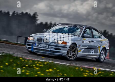 Riga LAtvia16-05-2021 Drift bmw driftet auf der Straße. Stockfoto