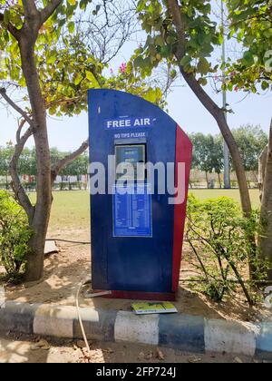 Freiluft-Tankstelle an der hindustan-Ölpumpe mit einem Intelligente Art und Weise, um eine gute Kraftstoffeffizienz durchschnittlich für Autos zu gewährleisten Und Fahrräder Fahrzeuge Stockfoto