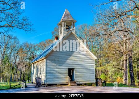 Horizontale Aufnahme der Primitive Baptist Church in Cades Cove im Great Smoky Mountains National Park. Stockfoto