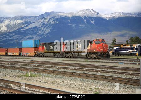 CN Freight Train Ankunft in Jasper, Alberta, Kanada Stockfoto