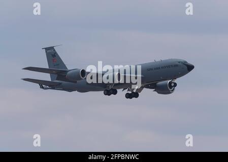 KONYA, TÜRKEI - 08 2016. Juni: Mehrere Flugzeuge der türkischen Luftwaffe, darunter KC-135 Stratotanker, versammeln sich zu einer militärischen Übung, die als anatolische EAG bekannt ist Stockfoto