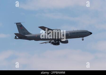 KONYA, TÜRKEI - 08 2016. Juni: Mehrere Flugzeuge der türkischen Luftwaffe, darunter KC-135 Stratotanker, versammeln sich zu einer militärischen Übung, die als anatolische EAG bekannt ist Stockfoto