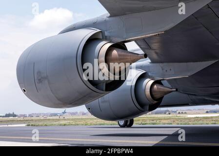 KONYA, TÜRKEI - 08 2016. Juni: Mehrere Flugzeuge der türkischen Luftwaffe, darunter KC-135 Stratotanker, versammeln sich zu einer militärischen Übung, die als anatolische EAG bekannt ist Stockfoto