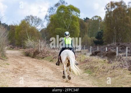 Woodbridge, Suffolk, Großbritannien, 01 2021. Mai: Eine Veranstaltung zum Reiten auf dem Reitweg Stockfoto