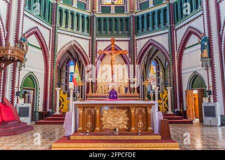 YANGON, MYANMAR - 15. DEZEMBER 2016: Innenansicht der Kathedrale der heiligen Maria in Yangon, Myanmar Stockfoto