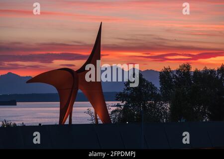 Seattle, USA, 21. April 2021. Sonnenuntergang Im Sculpture Park Elliott Bay. Stockfoto