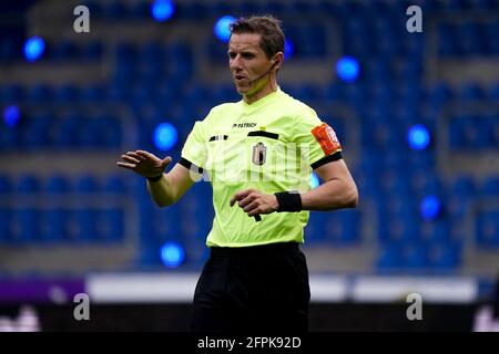 GENK, BELGIEN - 20. MAI: Schiedsrichter Jan Boterberg während des Spiels der Belgischen Pro League zwischen KRC Genk und dem Royal Antwerp FC in der Luminus Arena am 20. Mai 2021 in Genk, Belgien (Foto: Jeroen Meuwsen/Orange Picters) Stockfoto