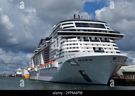 MSC Virtuosa, einen Tag zuvor war sie die erste Kreuzfahrt-Liner, die seit Beginn der Pandemie von einem britischen Hafen aus segelte. Stockfoto