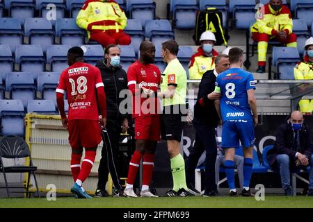 GENK, BELGIEN - 20. MAI: Schiedsrichter Jan Boterberg während des Spiels der Belgischen Jupiler Pro League zwischen KRC Genk und dem Royal Antwerp FC in der Luminus Arena am 20. Mai 2021 in Genk, Belgien (Foto: Jeroen Meuwsen/Orange PicBilder) Stockfoto