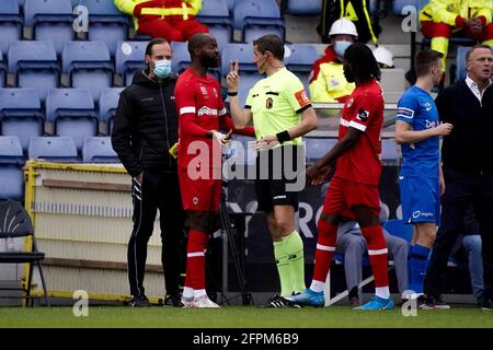 GENK, BELGIEN - 20. MAI: Schiedsrichter Jan Boterberg während des Spiels der Belgischen Jupiler Pro League zwischen KRC Genk und dem Royal Antwerp FC in der Luminus Arena am 20. Mai 2021 in Genk, Belgien (Foto: Jeroen Meuwsen/Orange PicBilder) Stockfoto