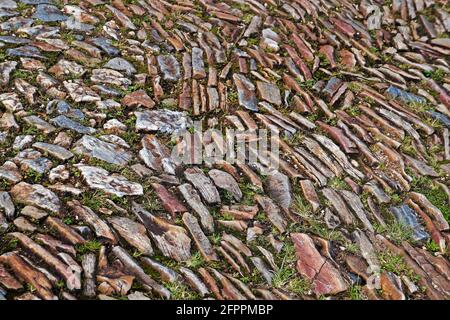 Typische Pflastersteine in der historischen Stadt Ouro Preto, Brasilien Stockfoto