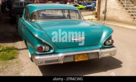 Heck und Seitenansicht eines Chevrolet aus dem Jahr 1958 Stockfoto