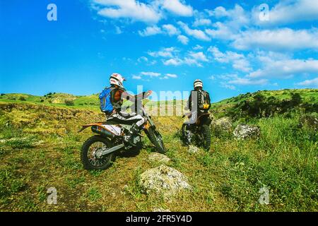 Frische Luft, natürliche Schönheit und eine Fülle von Feldwegen ziehen Tausende von motorisierten Touristen aus ganz Israel an. Stockfoto