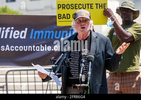 Washington, DC, USA. Mai 2021. Im Bild: Ben Cohen, Mitbegründer von Ben & Jerry's Ice Cream, spricht bei einer Veranstaltung, die ein Ende der qualifizierten Immunität für die Polizei fordert. Kredit: Allison Bailey/Alamy Live Nachrichten Stockfoto