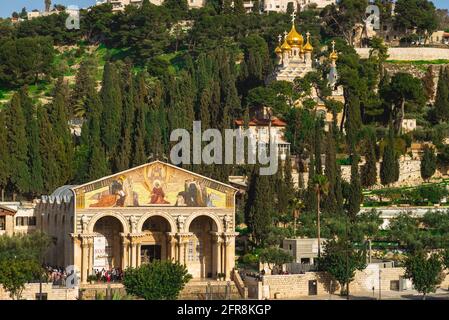 13. März 2019: Kirche Maria Magdalena und Kirche aller Nationen unter dem Ölberg. Mount of Olives, auch bekannt als Mount Olivet, ist ein Bergrücken östlich Stockfoto