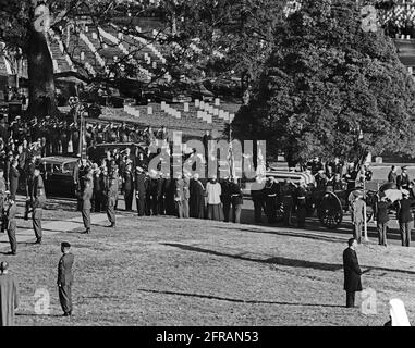 AR8255-3B 25. November 1963 Requiem-Messe, St. Matthews' Cathedral und Beerdigung auf dem Nationalfriedhof von Arlington. Bitte geben Sie „Abbie Rowe“ einen Kredit an. Fotografien Des Weißen Hauses. John F. Kennedy Presidential Library and Museum, Boston' Stockfoto
