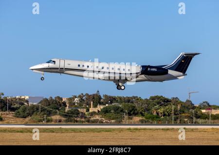 Air Hamburg Embraer Legacy 650E (EMB-135BJ) (Reg.: D-AIRG) auf der Kurzfinalbahn 31. Stockfoto