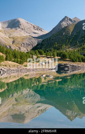 Allos See, dem größten natürlichen See in Europa, Alpes-de-Haute-Provence (04), Nationalpark Mercantour, Frankreich. Stockfoto