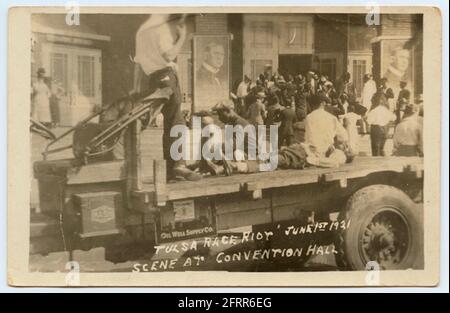 Bilder aus der Zeit nach den Unruhen in Tulsa im Jahr 1921 - Szene in der Convention Hall Stockfoto