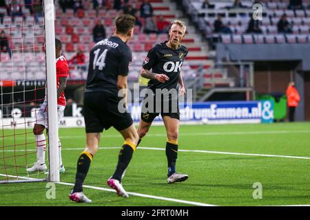 EMMEN, NIEDERLANDE - 20. MAI: Lex Immers von NAC feiert sein Tor beim niederländischen Eredivisie-Spiel zwischen FC Emmen und NAC in De Oude Stockfoto