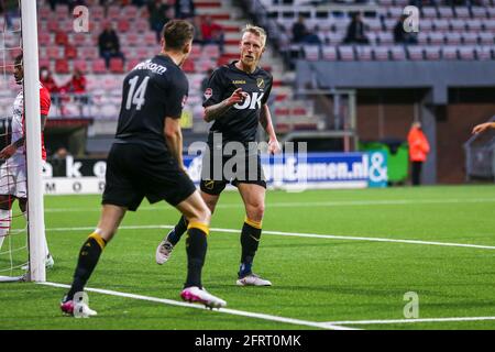 EMMEN, NIEDERLANDE - 20. MAI: Lex Immers von NAC feiert sein Tor beim niederländischen Eredivisie-Spiel zwischen FC Emmen und NAC in De Oude Stockfoto