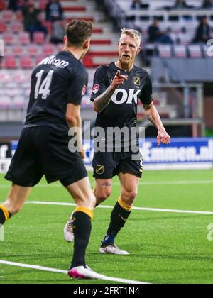 EMMEN, NIEDERLANDE - 20. MAI: Lex Immers von NAC feiert sein Tor beim niederländischen Eredivisie-Spiel zwischen FC Emmen und NAC in De Oude Stockfoto