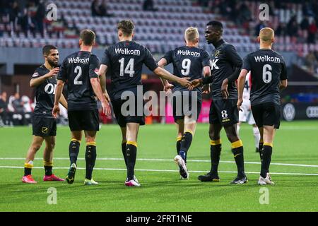 EMMEN, NIEDERLANDE - 20. MAI: Lex Immers von NAC feiert sein Tor beim niederländischen Eredivisie-Spiel zwischen FC Emmen und NAC in De Oude Stockfoto