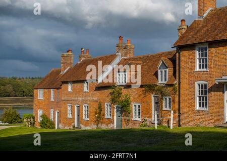 Die Straße bei Bucklers Hard Brokenhurst Blick in Richtung Beaulieu Fluss Stockfoto