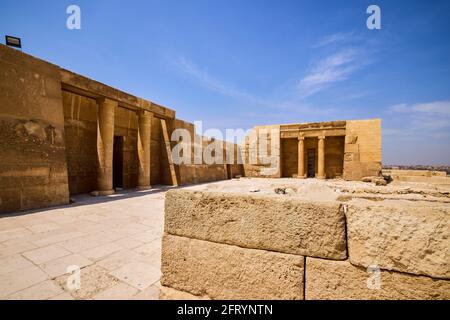 18. April 2021. Ägypten, Kairo - Gizeh. Allgemeine Ansicht der Pyramiden Stockfoto