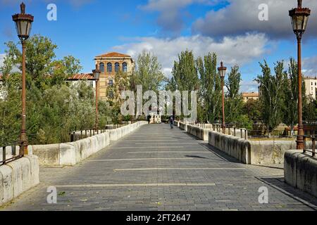 Jakobsweg: Leon, Spanien: Puente de San Marco Stockfoto