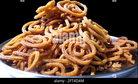 Indische traditionelle Snack Chakli, eine spiralförmige knackig frittierten Snack, Es ist bekannt als Chakali, Murukku, Muruku, Murkoo, Chakri in Gujarat, Chakli in Stockfoto