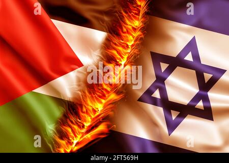 Israel gegen Palästina Flaggen. Das Design der wehenden Flagge überlappt sich, die brennende Flagge Israels und Palästinas bricht das Beziehungskonzept Stockfoto