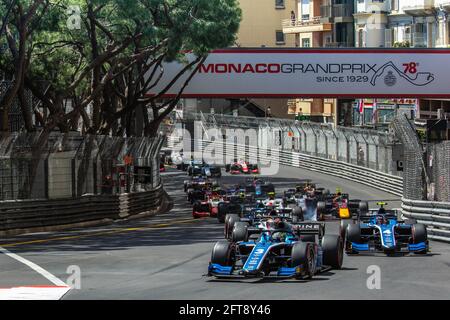 Monte Carlo, Monaco. Mai 2021. Zhou Guanyu (vorne) aus China tritt während der FIA Formel-2-Meisterschaft in Monte Carlo, Monaco, 21. Mai 2021 an. Kredit: Bao Di/Xinhua/Alamy Live Nachrichten Stockfoto