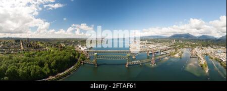 Industriegelände und Second Narrows Bridge Stockfoto