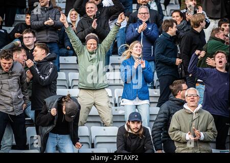 Aarhus, Dänemark. Mai 2021. Fußballfans von Aarhus GF gesehen während des 3F Superliga-Spiels zwischen Aarhus GF und Broendby IF im Ceres Park in Aarhus. (Foto: Gonzales Photo/Alamy Live News Stockfoto