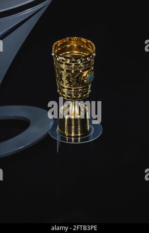 Berlin, Olympiastadion 13.05.21: Symbolbild der DFB-Trophäe im letzten Pokalspiel zwischen RB Leipzig gegen Borussia Dortmund. Foto: Pressefo Stockfoto